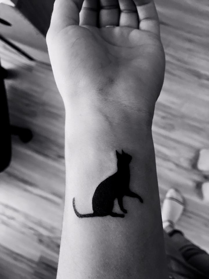 mini tetovanie na ruku