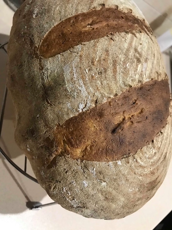 upečený kváskový chleb