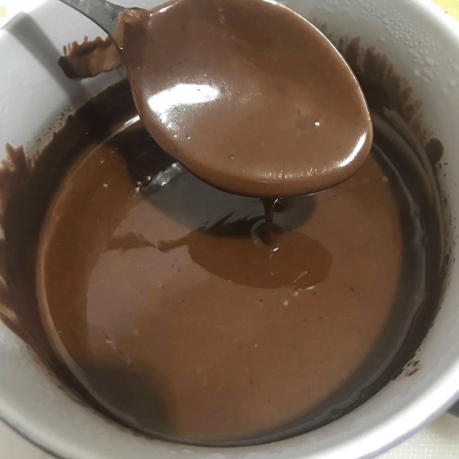 roztopena cokolada v smotane